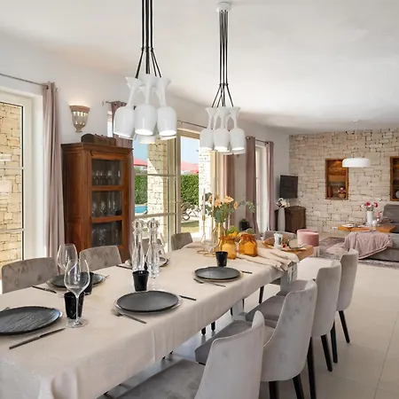 Haustierfreundliche Bincila Mit Pool Holiday home