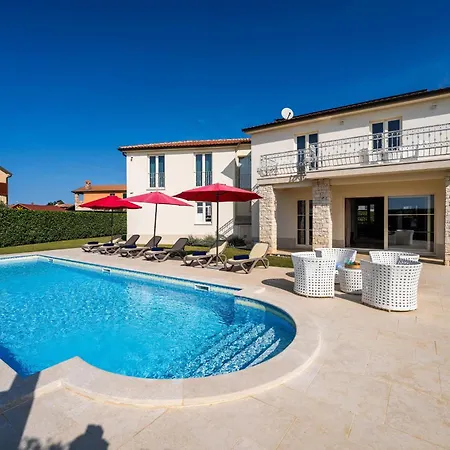 Holiday home Haustierfreundliche Bincila Mit Pool