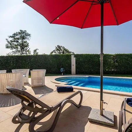 Holiday home Haustierfreundliche Bincila Mit Pool Kastelir