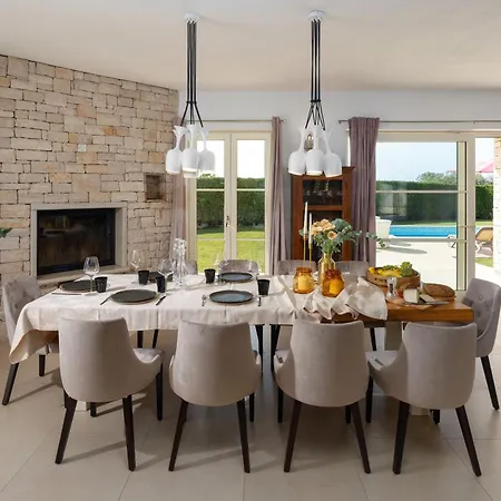 Holiday home Haustierfreundliche Bincila Mit Pool