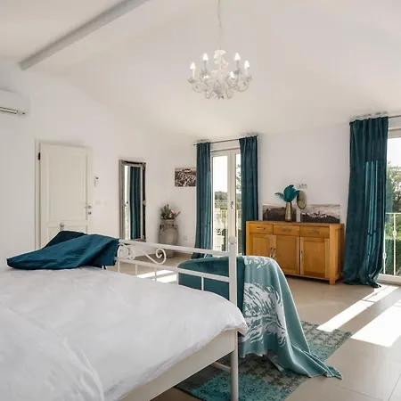 Haustierfreundliche Bincila Mit Pool Holiday home
