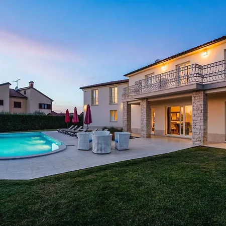Holiday home Haustierfreundliche Bincila Mit Pool *