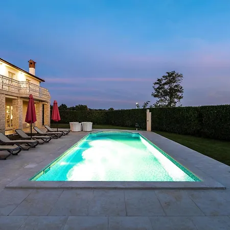Holiday home Haustierfreundliche Bincila Mit Pool Kastelir