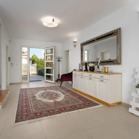 Holiday home Haustierfreundliche Bincila Mit Pool Kastelir