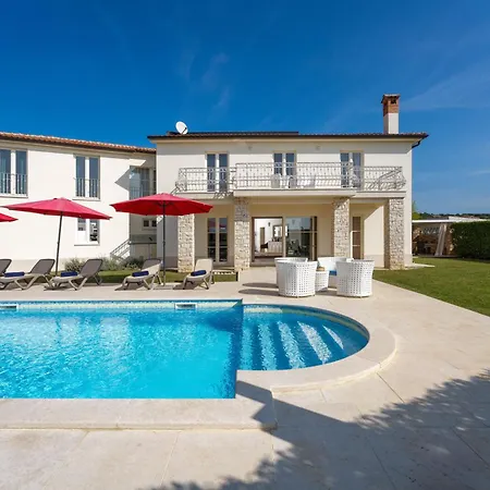 Holiday home Haustierfreundliche Bincila Mit Pool Kastelir