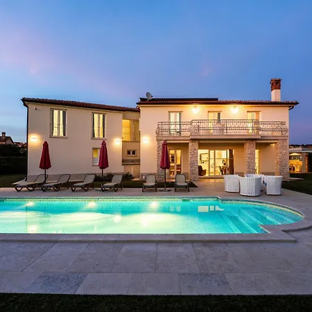 Holiday home Haustierfreundliche Bincila Mit Pool *